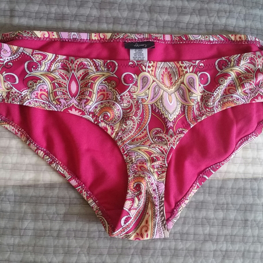 Bikini bottom never wore size: S(but bigger)